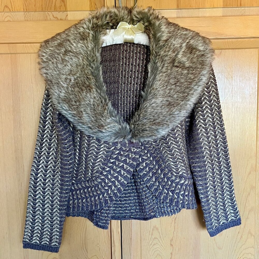 Elegant faux fur collared cardigan